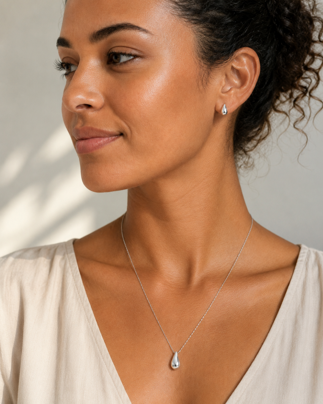 L'Apogée Argenté — Set collier et boucles d'oreilles goutte argentées en argent 925 | Maison Orynn