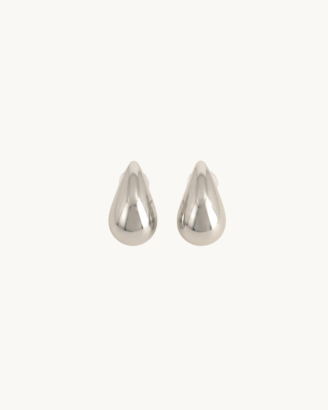L'Éclipse Argenté — Boucles d'oreilles pendantes goutte bombée argentées en argent 925 | Maison Orynn