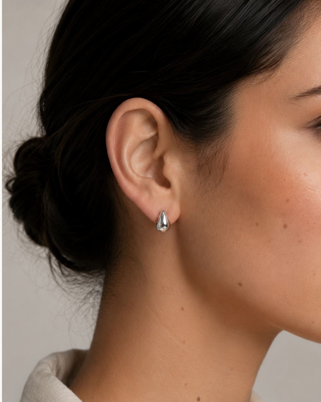 L'Éclipse Argenté — Boucles d'oreilles pendantes goutte bombée argentées en argent 925 | Maison Orynn