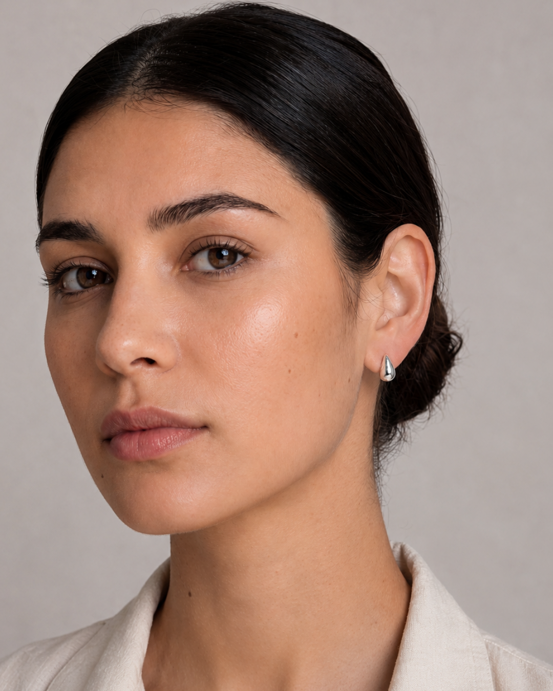 L'Éclipse Argenté — Boucles d'oreilles pendantes goutte bombée argentées en argent 925 | Maison Orynn