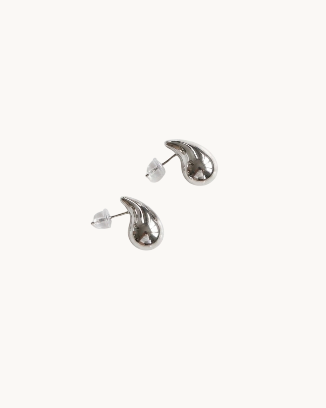 L'Éclipse Argenté — Boucles d'oreilles pendantes goutte bombée argentées en argent 925 | Maison Orynn
