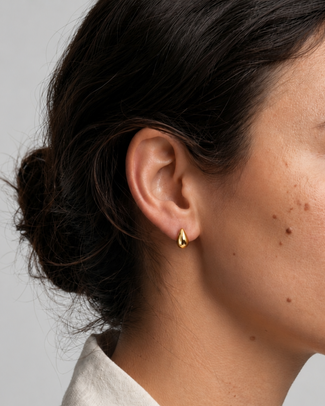 L'Éclipse Doré — Boucles d'oreilles pendantes goutte bombée dorées en argent 925 | Maison Orynn