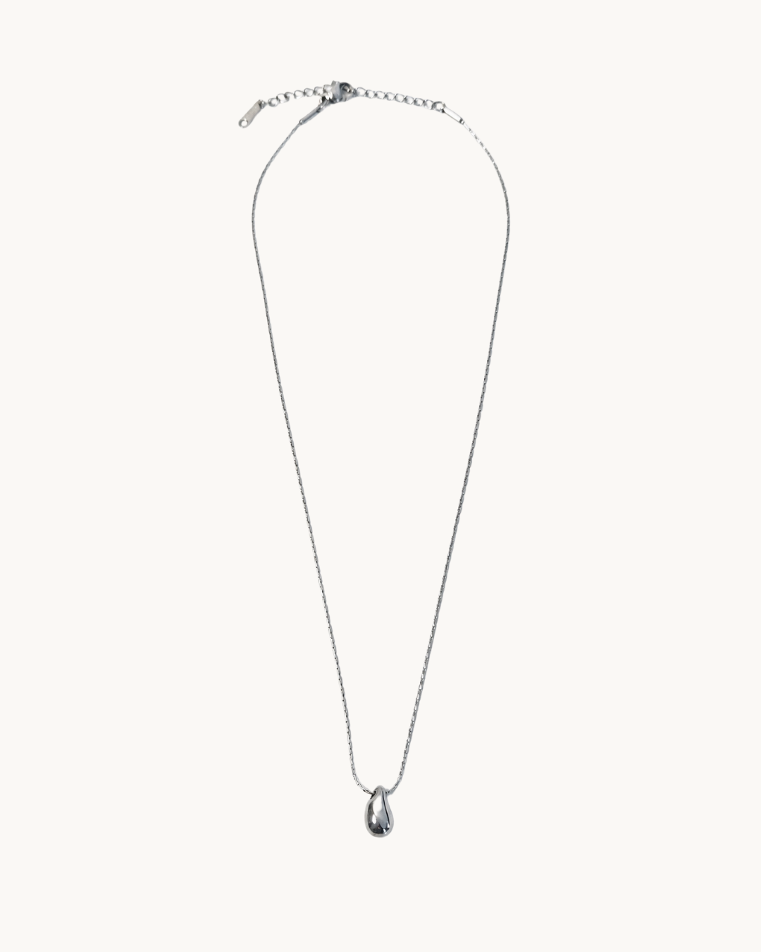 L'Étincelle Argenté — Collier pendentif goutte argentée en acier inoxydable | Maison Orynn