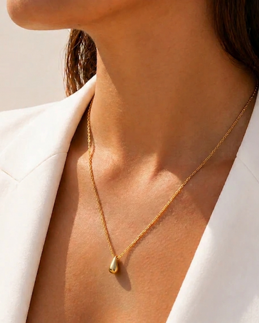 L'Étincelle Doré — Collier pendentif goutte dorée en acier inoxydable | Maison Orynn