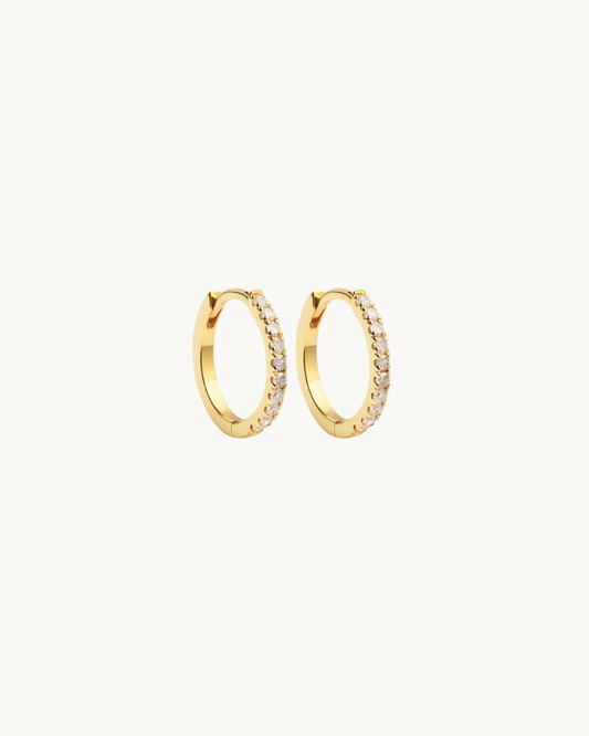 La Boucle Aurore Doré — Boucles d'oreilles demi-anneau pavé cristaux dorées en argent 925 | Maison Orynn